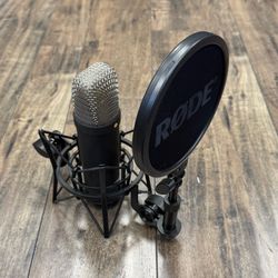 Rode NT1 Signature Series Condenser Microphone