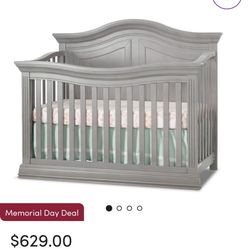 Baby crib/ Toddler Bed