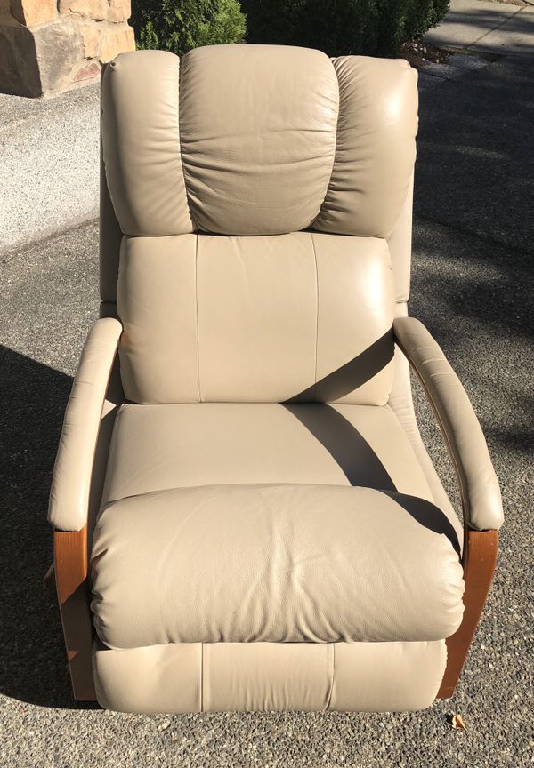 Leather recliner LazyBoy for Sale in Redmond, WA OfferUp