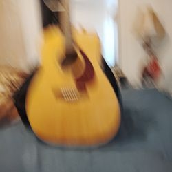 Guitarra.   Yamaha .....F.  .335...... Cómo.  Nueva ....mitad ....  De..  presio ..en.  Duate