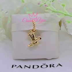 Adorable Charm 925 silver for Pandora moments bracelet.