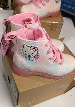 Hello Kitty booties