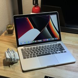 13.3” Apple MacBook Pro 128GB SSD, 8GB RAM, macOS Monterey 12.0 