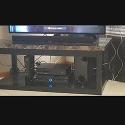 LG MODEL NUMBER SH2 100 WATTS 2.1 CHANNEL SOUND BAR WITH SUBWOOFER AND BLUETOOTH CONNECTIVITY $150 FINAL PRICE 