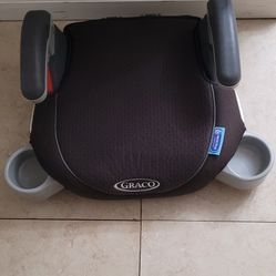 Asiento de carro para niño color negro en buenas condiciones 