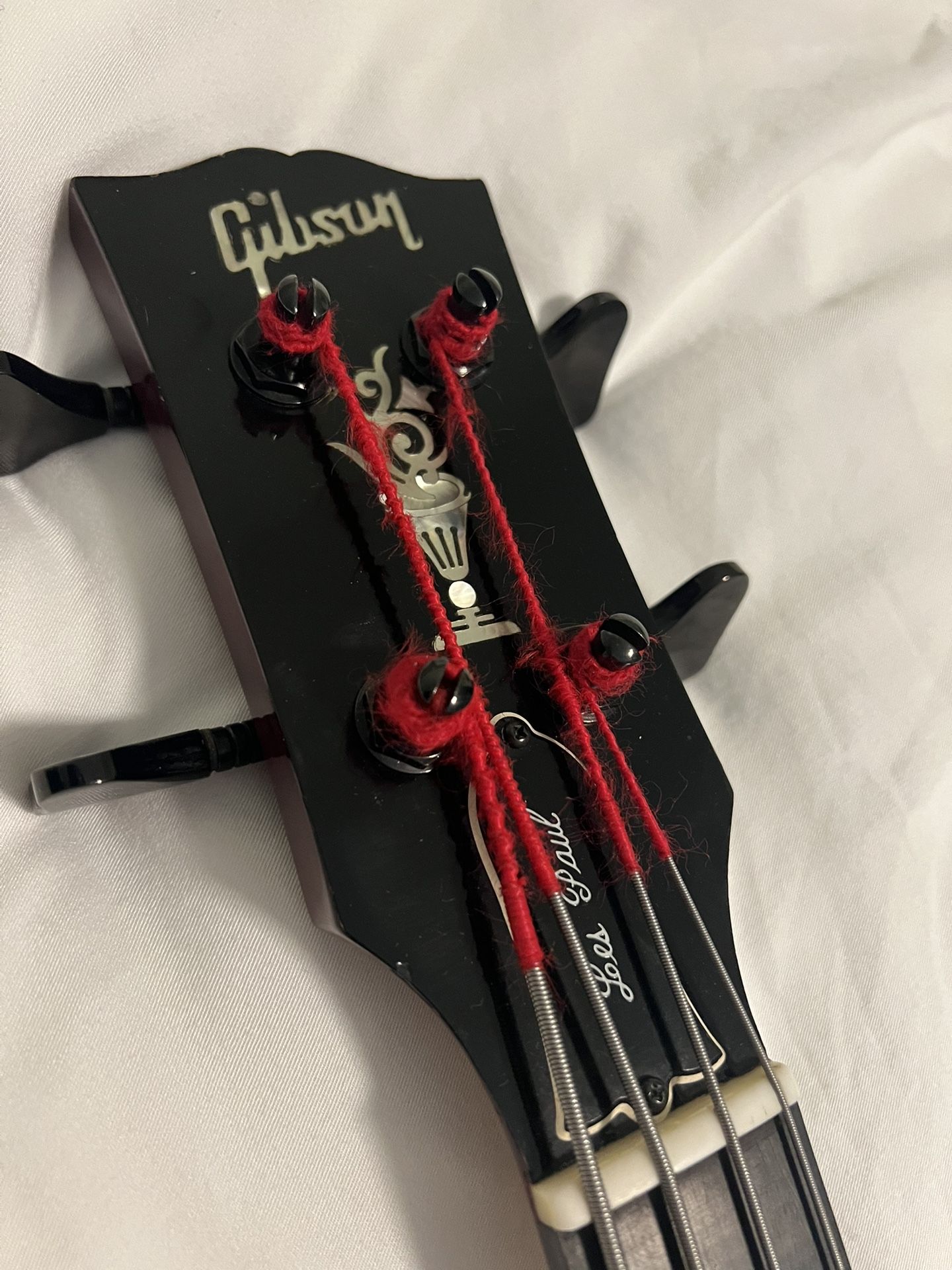 Gibson Les Paul bass