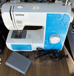 Portable Brother LX2500 sewing machine like new