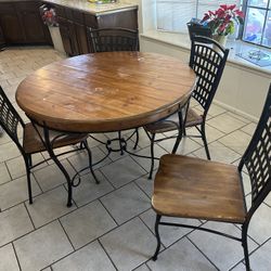Round Table 