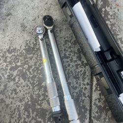 Pittsburgh Pro 3/8 in. Drive Reversible Click Type Torque Wrench NEW