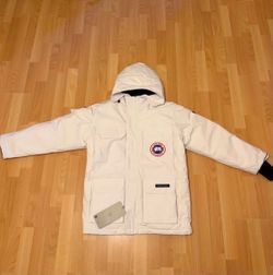 𝗝𝗔𝗖𝗞𝗘𝗧 | White Canada Goose Parka.