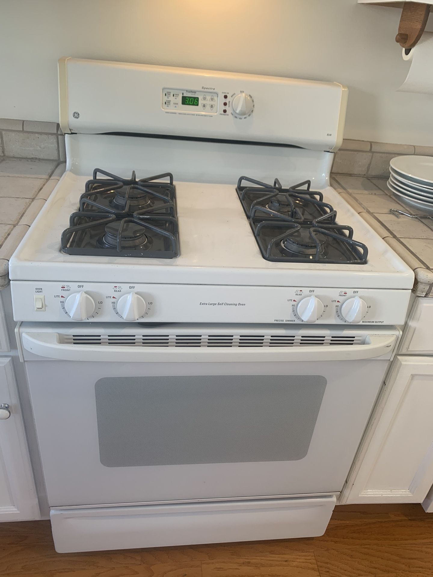 GE Spectra self Cleaning Oven