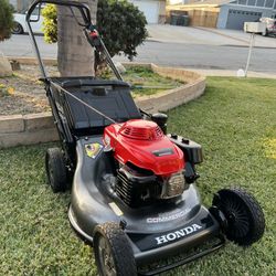 HondaHRC 216  hydrostatic transmission Commercial Lawn Mower