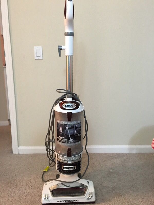 Shark 1 year old vacuum cleaner
