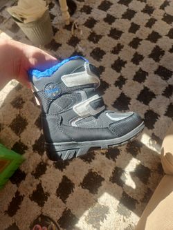 Size 10 child's snow boot