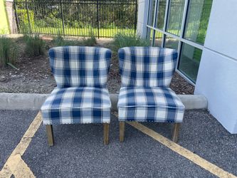 2 accents chairs
