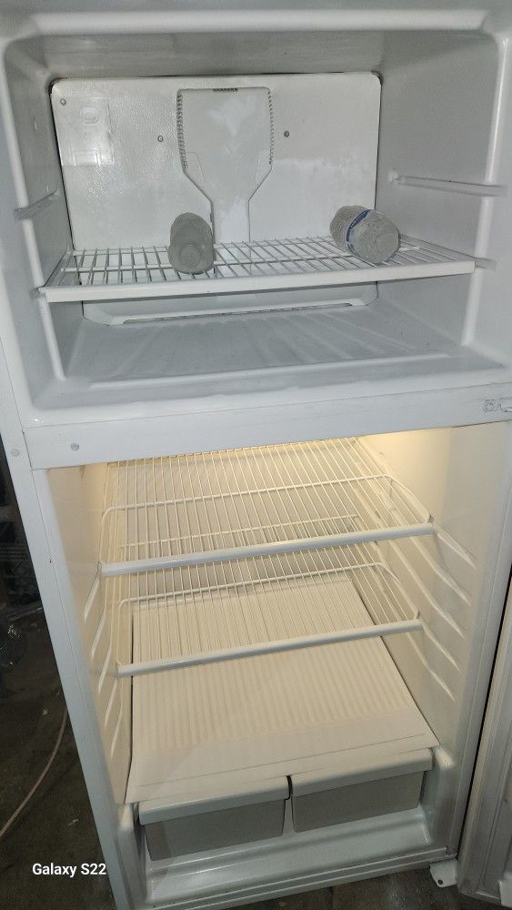 Hotpoint Fridge By General Electric Apt Size 28 By 65 High