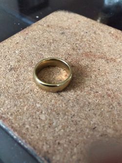Tungsten Gold ring size 7 not free