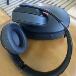 Beats by Dr. Dre Studio Pro Wireless On-Ear Headphones Bluetooth Matte Black