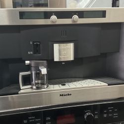MIELE COOFE MAKER 24