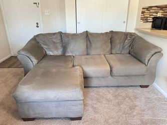 Couch Sectional Great Condition - Smoke free, pet free home