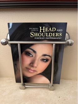 Wall mounted magazine or brochure rack