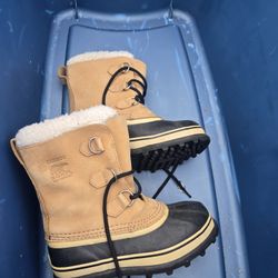 Boots Size 4 Kid