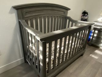 ✨ Oxford Baby Richmond 4-in-1 Convertible Crib – Brushed Gray ✨