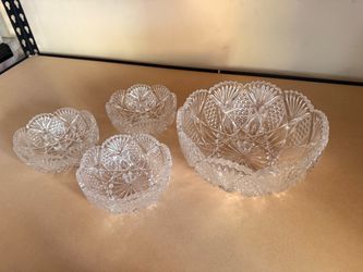 Vintage Cut-Glass Style Serving Bowl Set – 4 Pieces