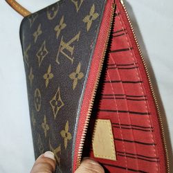 Authentic Louis Vuitton-Monogram Wristlet / Pochette