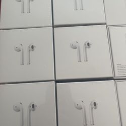 AirPods With Wireless Charging Case.