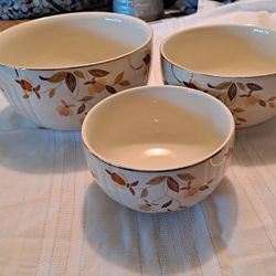 Vintage HALL'S SUPERIOR Nesting Mixing or serving  bowl set of 3