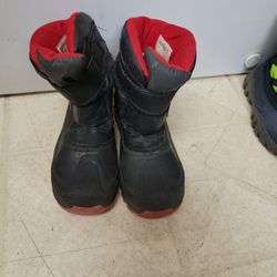 snow boots size 3y