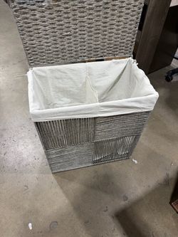 Laundry hamper
