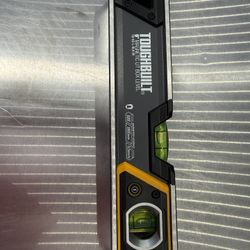 TOUGHBUILT 9” MAGNETIC LIT BOX LEVEL