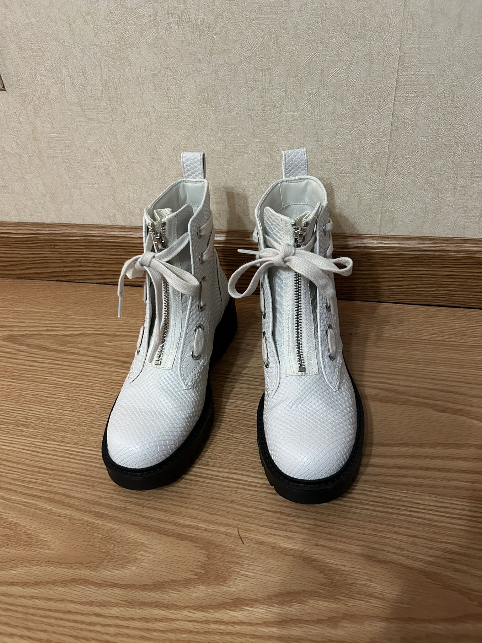 Women’s UGG Daren Combat Boots