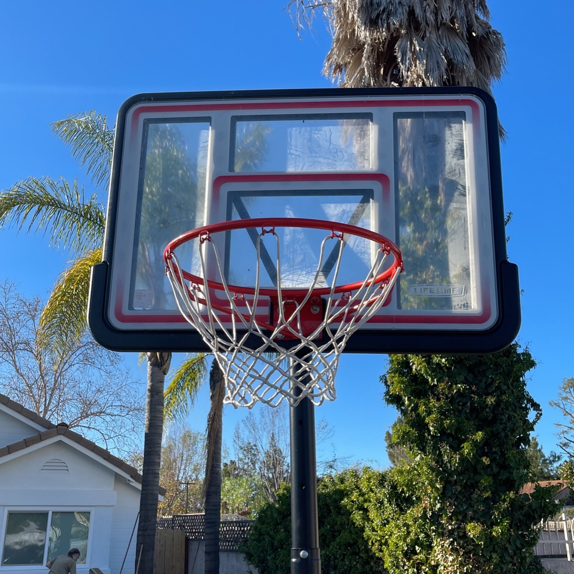 Near New Lifetime Basketball Hoop 1 Yr Old