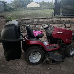 Craftsman Tractor Lawnmower 
