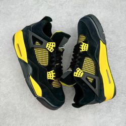 Jordan 4s Yellow thunder (Size 10)