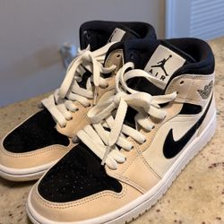 Nike Air Jordan 1 Mid