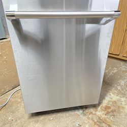 Thermador 24" Star-Sapphire Glow Built-In Energy Star Dishwasher 