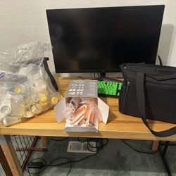 Medela Breast Pump With Carrying Case