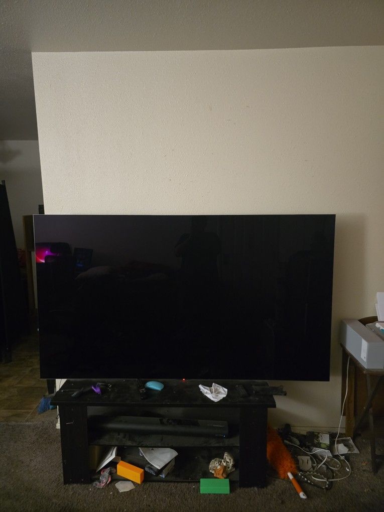 LG Smart TV with Accessories (Some Damage)