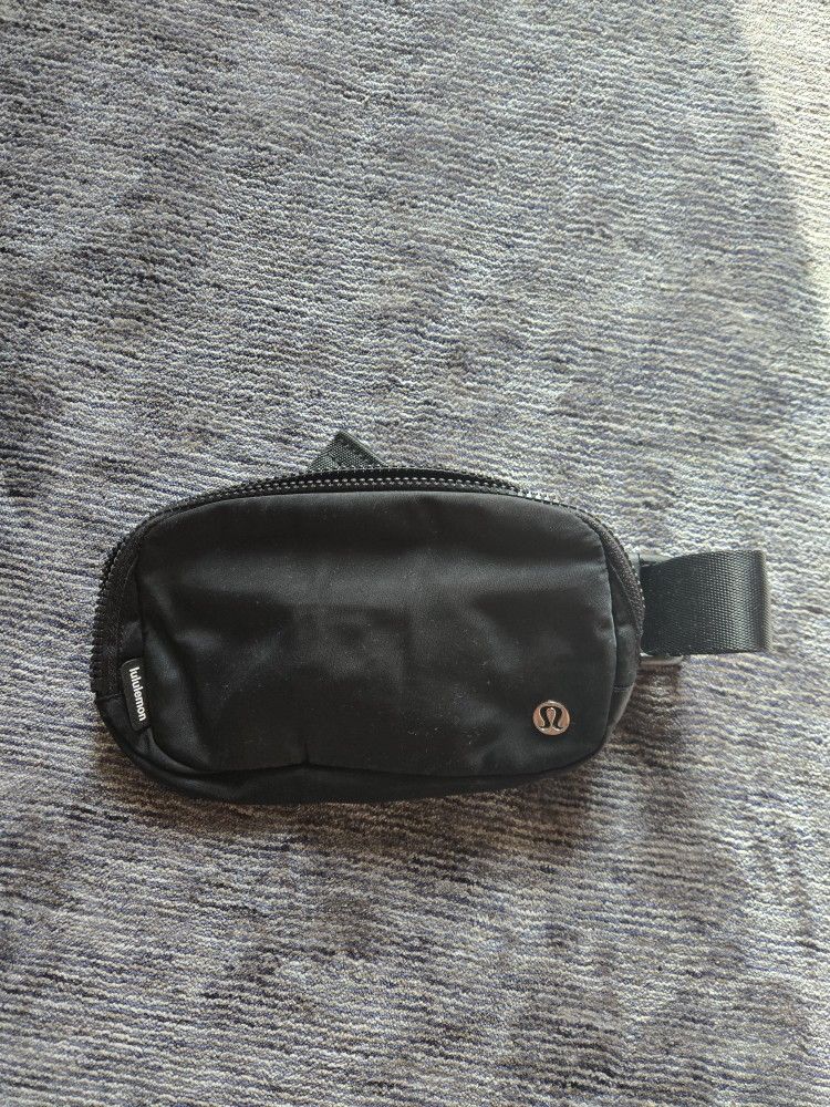 Lululemon Everywhere Bag