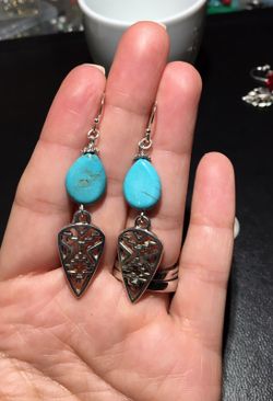 Blue turquoise/arrowhead Earrings!