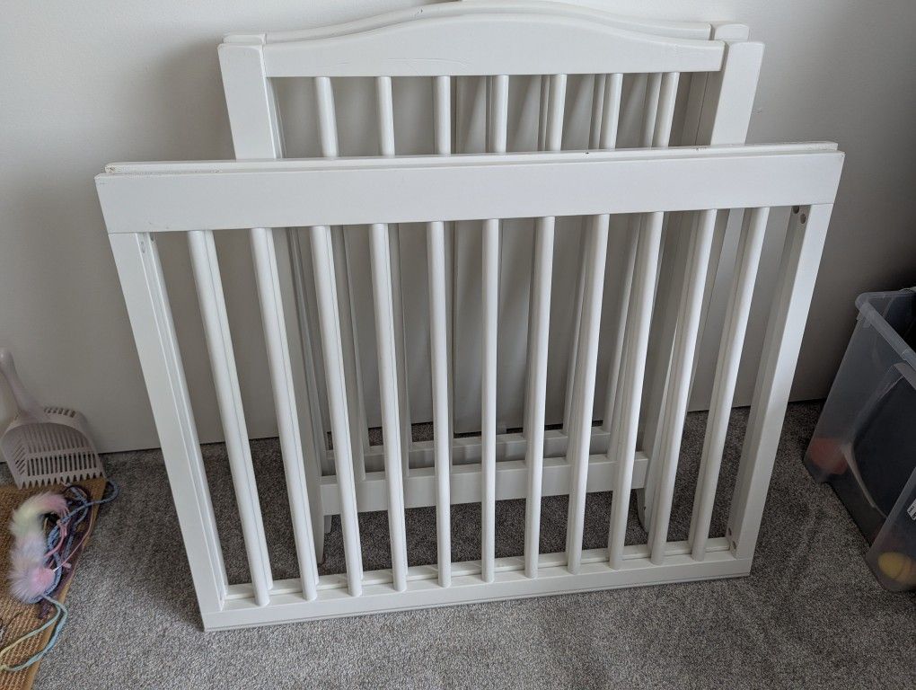 Baby Mini-Crib With Newton Mattress