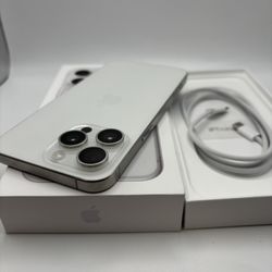  White iPhone 15 pro max 256gb unlocked for any carrier battery health 86% iPhone is in brand new condition. Zero scratches zero dents. +++++Spanish++