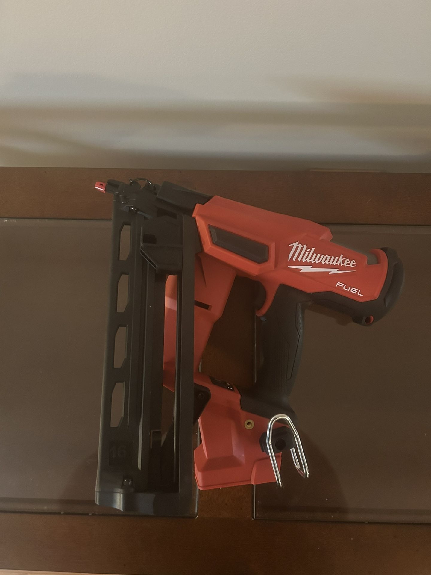 Milwaukee M18 FUEL 18-Volt Lithium-lon Brushless Cordless Gen Il 16- Gauge Angled Finish Nailer