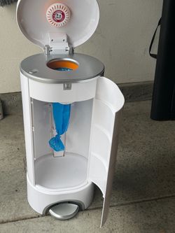 Diaper trash can