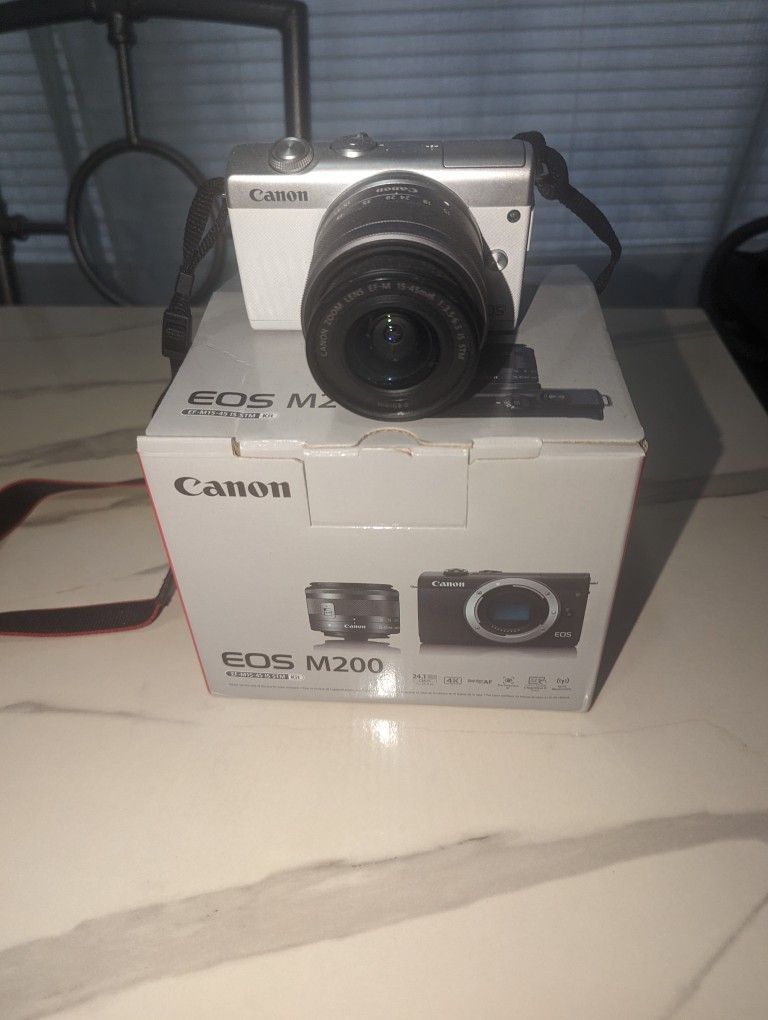 Canon EOS M200