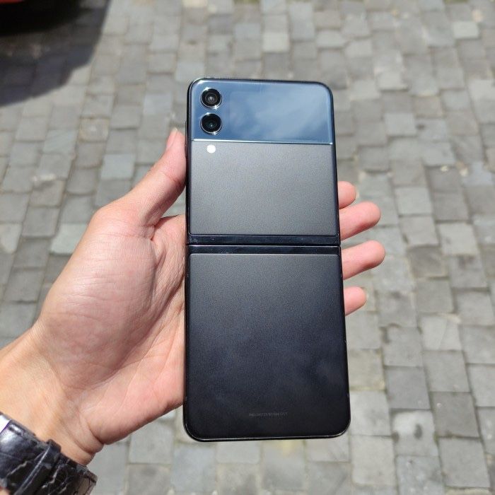 Unlocked Samsung Galaxy Z Flip 4